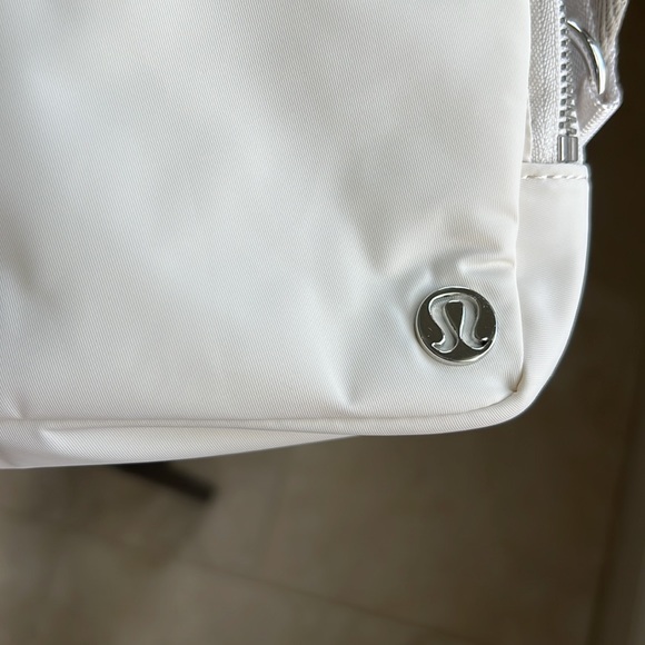 Lululemon Everywhere Crossbody Bag - Picture 6 of 7